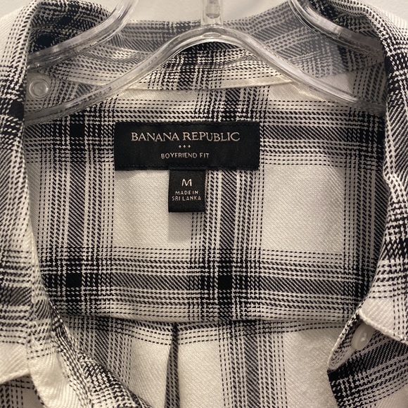 BANANA REPUBLIC Boyfriend Button-Up - Picture 2 of 3